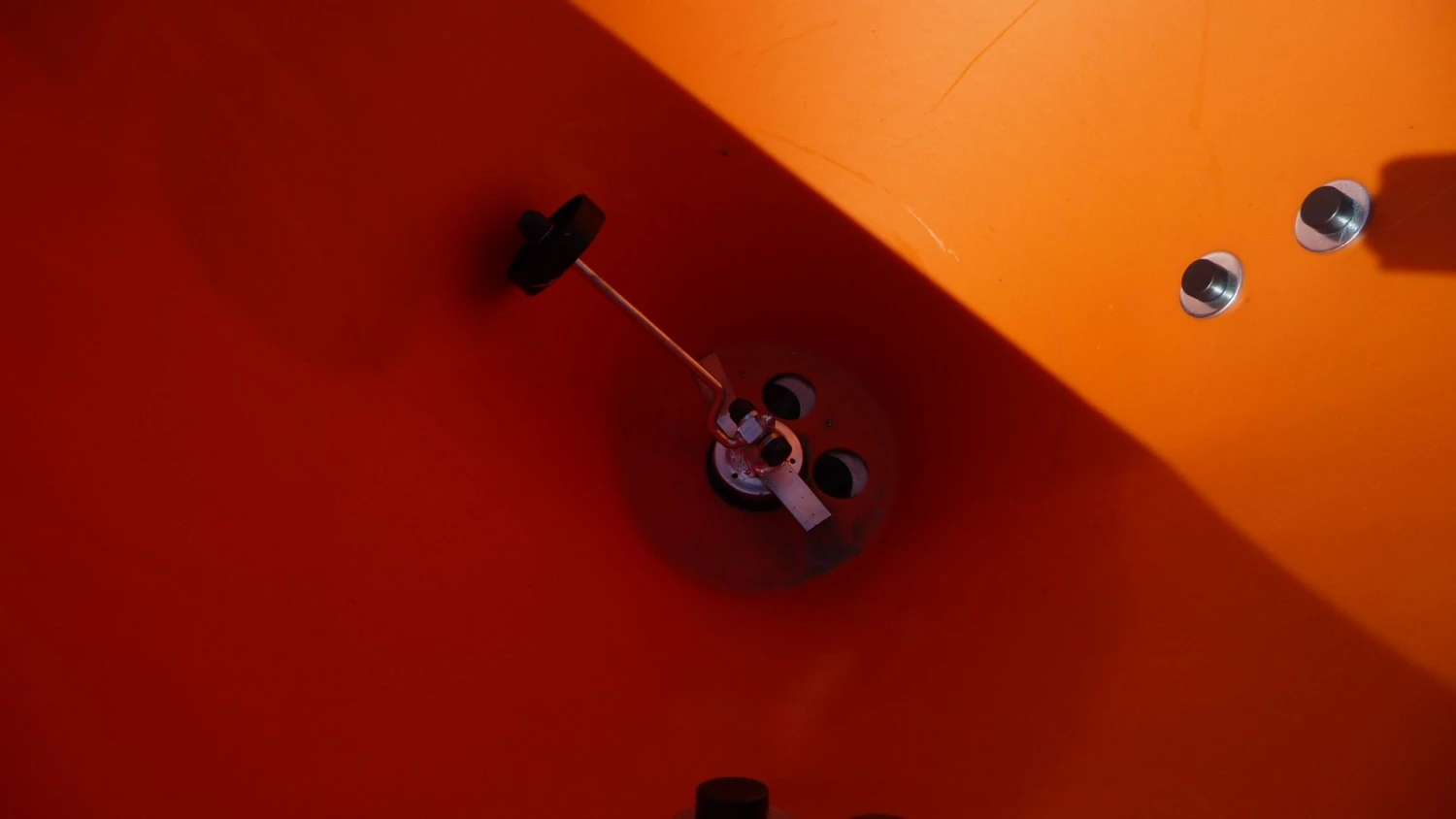 FertCast Tractor Mounted Fertiliser Spreader - Manual Controls 400L 4 FertCast Tractor Mounted Fertiliser Spreader - Manual Controls 400L - Image 4